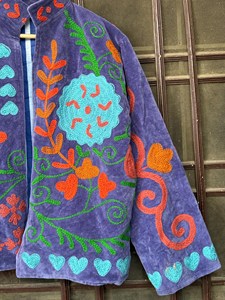 Veste vintage en velours violet brodée de fleurs Suzani avec motif fait main, style bohème, manches longues, vêtements d'extérieur pour femmes, automne-hiver - Product Image 3