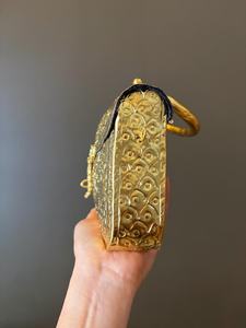 Carteras de mano personalizadas de metal artesanal con forma irregular, tamaño personalizado, de latón grabado, para fiestas, hermosas y a un precio asequible. - Product Image 4