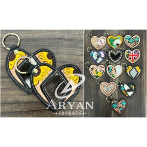 Nouveau porte-clés en cuir de vachette véritable fait main avec logo personnalisé, porte-clés artisanal en forme de cœur de style western, cadeau boutique, vente en gros - Product Image 1