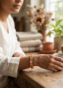 Brazalete Artesanal Moderno de Cobre y Latón con Alambre Trenzado en Relieve para Hombres y Mujeres, Pulido y Esculpido - Product Image 2