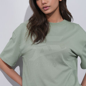 เสื้อยืดโอเวอร์ไซส์สำหรับผู้หญิง สไตล์โมเดิร์น ออกแบบมาเพื่อความสบายในการสวมใส่และมีเสน่ห์ทางแฟชั่น - Product Image 3