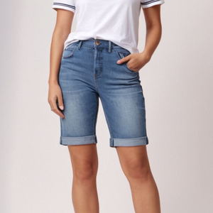 Pantalones cortos vaqueros holgados hasta la rodilla para niñas, con lavado desgastado y opciones de detalles rasgados/desgastados - Product Image 6