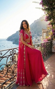 Conjunto KV de Kurta, Palazzo y Dupatta Bordados y Adornados - Product Image 3