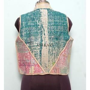 Chaleco Kantha hecho a mano en India, ecológico, de invierno, para mujer, estilo vintage, con patchwork, cuello en V, sin mangas, de algodón. - Product Image 5