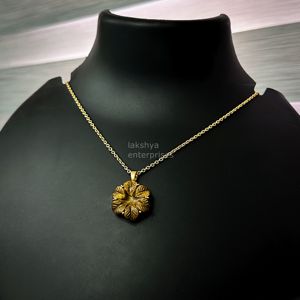 Colgante de ojo de tigre natural con forma de flor, collar de piedras preciosas talladas, elegante colgante de ojo de tigre para mujer, fabricación de joyas al por mayor - Product Image 2