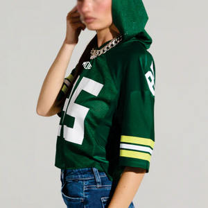 เสื้อเจอร์ซีย์อเมริกันฟุตบอลแบบครอปมีฮู้ดสำหรับผู้หญิง คุณภาพสูง ขายส่ง ผลิตจากโพลีเอสเตอร์ 100% รับสกรีนหมายเลขตามสั่ง เสื้อยืดสตรีทแวร์ - Product Image 4