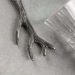 Décapsuleur en argent antique en forme de bois de cerf, outil de bar décoratif en métal avec design rustique en corne de cerf, accessoire de comptoir de cuisine haut de gamme - Product Image 2