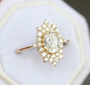 Bague de promesse florale en moissanite 2 carats, taille ovale et ronde, en argent 925 original plaqué or, style fleur raffiné, bijou cadeau classique - Product Image 3