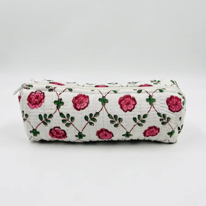 Estuche de Lápices Acolchado de Algodón con Diseño Floral Rosa |   Estuche para Papelería con Estampado a Mano, Bolsa de Maquillaje Hecha a Mano, Caja Protectora de Cosméticos de Alta Calidad - Product Image 1