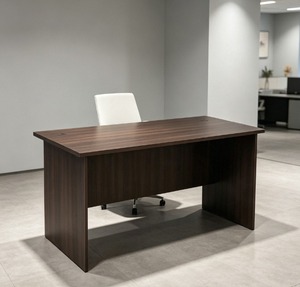 Escritorio Ejecutivo Rectangular Moderno de Madera, Diseño Minimalista, Mueble de Oficina Independiente, Uso Comercial, Sistema de Oficina AY Duradero - Product Image 1