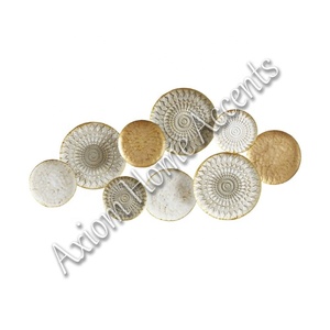 Panel de pared de metal contemporáneo con diseño 3D perfecto para decoración de sala de estar u oficina por Axiom Home Accents - Product Image 3