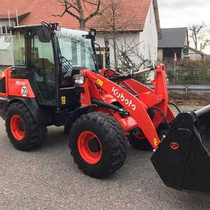 Venta al por mayor: Cargadora de ruedas Kubota R090 con cucharón de 850L y horquilla para palets, cargadora frontal compacta usada para construcción y trabajo agrícola. - Product Image 1