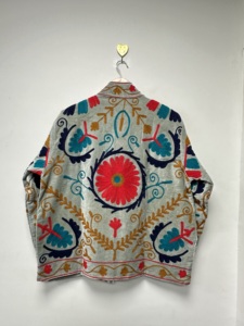 Veste Suzani d'hiver pour femmes, en velours de coton tissé, brodée à la main, légère, faite à la main, florale, bohème, ethnique, indienne, écologique - Product Image 2