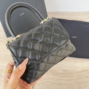 Sac à main carré de luxe pour femme en cuir véritable durable avec bandoulière chaîne, capacité jusqu'à 1L, OEM ODM Vente en gros - Product Image 6