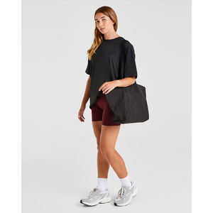 T-shirt de sport noir oversize pour femme, manches courtes, doux, léger et design, coupe décontractée, idéal pour la gym et l'entraînement. - Product Image 5