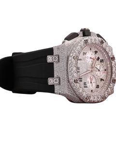 Reloj de pulsera plateado con diamantes, esfera blanca, tres subesferas, marcadores negros, bisel y correa brillantes que exhiben elegancia - Product Image 4