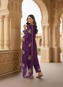 Ensemble Salwar Kameez traditionnel indien pakistanais pour femmes, violet, brodé, en polyester, longueur cheville, tenue décontractée, coupe régulière - Product Image 3