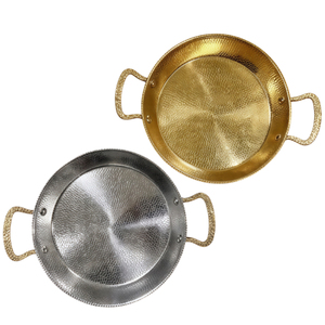 Plato redondo de metal para servir comida, hecho a mano, para postres y dulces, ideal para mesas, hogares, hoteles, bodas y fiestas. - Product Image 2