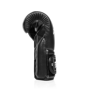 นวมชกมวยหนังแท้ Fairtex แห้งเร็ว สายรัดข้อมือแบบ Hook-and-Loop สีน้ำเงินทอง ระบายอากาศได้ดี ป้องกันรังสียูวี - Product Image 2
