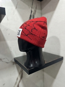 Gorro de Punto Personalizado con Diseño de Telaraña Roja, Gorro con Parche de Logotipo, Gorro Elástico de Invierno con Puño, Unisex - Product Image 6