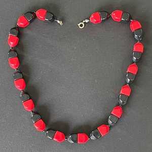 Collier pendentif cœur en résine fait main, perles brunes, thème amour Saint-Valentin, bijoux artisanaux en résine - Product Image 4