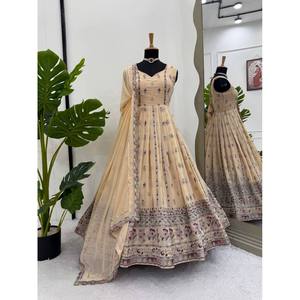 Conjunto de Vestido Anarkali para Mujer para Fiestas con Pantalón y Dupatta, Estilo Elegante para Fiestas - Product Image 1
