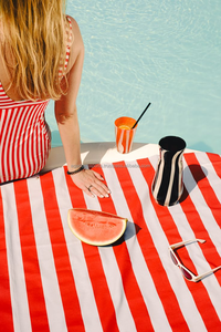 Serviettes de plage de luxe 600 GSM à rayures Cabana 70x150 cm, sans sable, douces, pour les emplacements de villégiature et piscines des Émirats arabes unis - Product Image 5