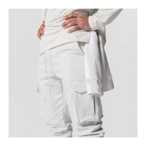 Pantalons oversize tendance pour hommes, coupe large, tissu doux et détails élégants, parfaits pour le streetwear moderne. - Product Image 3