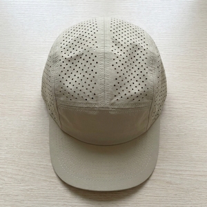 Individuell bedruckte, laserperforierte 5-Panel-Sportkappe, leichte, atmungsaktive Performance-Campingmütze mit gebogenem Schirm, Pickleball, OEM, ODM - Product Image 3
