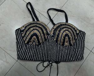 Blouse de mariée de luxe minimaliste noire et dorée tissée 100 % polyester, sans manches, col cœur, pour toutes les saisons (automne/hiver/printemps/été) - Product Image 1