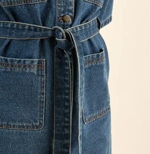 Robe en jean sans manches boutonnée sur le devant pour femme, style décontracté, logo personnalisé, marque privée, fabricant de vêtements en gros, style tendance - Product Image 6