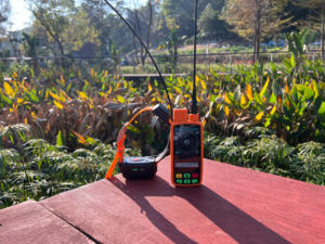 ปลอกคอติดตามสุนัข eSEEK GPS 4G VHF กันน้ำ สำหรับการล่าสัตว์กลางแจ้ง พร้อมระบบติดตามแบบเรียลไทม์ - Product Image 1