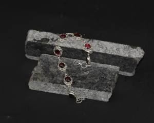 Bracelet en grenat naturel AAA+++ avec argent sterling 925 – Bijoux en pierres précieuses faits à la main pour femmes, vente en gros - Product Image 4