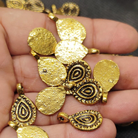 Charmes en laiton plaqué or à motif corail, les plus vendus, avec chaîne à maillons en forme de feuille pour bijoux de mariage, micro-macramé, style bohème chic