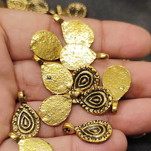 Dijes de latón con forma de hoja, los más vendidos, para joyería boho chic de micromacramé - Product Image 1