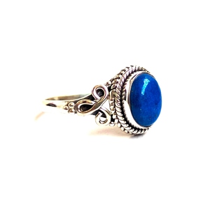 Anillo de Plata con Lapislázuli Natural, Anillo Ovalado Hecho a Mano con Gema Cabochón, Joyería Vintage Boho para Mujer, Regalo de Anillo de Piedra de Nacimiento para Mamá Unisex - Product Image 1