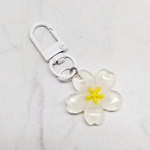 Lindo llavero con forma de flor – Hecho de resina y aleación. Ideal para bolsos, llaves, accesorios de regalo. - Product Image 2