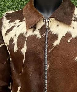 Chaqueta de cuero de vaca de alta gama para hombre, estilo camionero, con pelo auténtico de vaca, color marrón oscuro y con manchas blancas. - Product Image 4