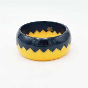 Bracelet élégant fait à la main en résine rose pour les femmes conception de rivière transparente avec perle Unique brillant accessoire de mode mariages - Product Image 2