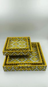 Nouveau plateau en bois émaillé à motif floral, design basique, rond - Product Image 3