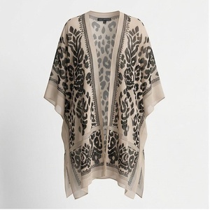 Kimono en mousseline de soie pour femme avec imprimé léopard, col en V, asymétrique, ouvert sur le devant, léger, pour la plage - Product Image 1