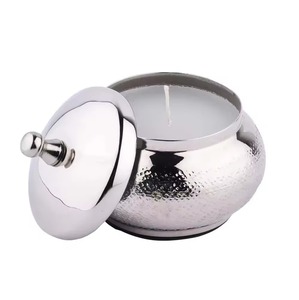 Élégant porte-bougie en métal doré pour bougies chauffe-plat, idéal pour l'aménagement intérieur de luxe et la décoration de fêtes - Product Image 6