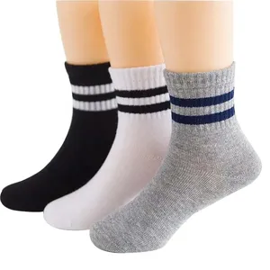 Chaussettes de sport amusantes personnalisées en coton jacquard tricoté avec lettres, pour hommes, de marque, vente en gros - Product Image 3