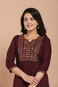 Kurta en coton pour femmes avec broderie dorée, manches 3/4, tenue décontractée ethnique, longueur midi, coupe ample - Product Image 5