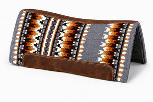 Selle de cheval classique Western Manaal Enterprises, motif géométrique, garniture en cuir marron, doublure en laine, équitation - Product Image 1