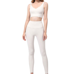 Conjunto de yoga personalizado con MOQ bajo para mujer, ropa deportiva ajustada de alta calidad, conjunto de yoga para mujer. - Product Image 1