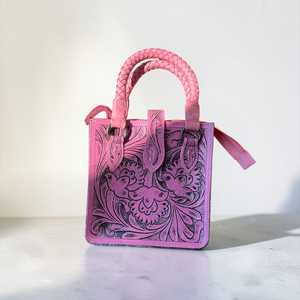 Sac bandoulière bohème en cuir véritable pour femme avec motif géométrique, fermeture éclair à pompon et sangle d'épaule - Product Image 6