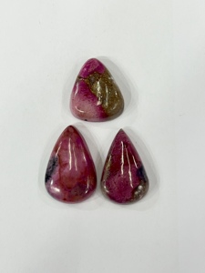 Lot de 15 cabochons en thulite rose naturelle, forme poire, 36g, vente en gros, fournisseur de pierres précieuses en vrac pour les acheteurs chinois - Product Image 1