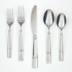 Ensemble de couverts modernes en métal avec poignées noires, finition miroir haute brillance, passe au lave-vaisselle, pour mariage, dîner, service de table. - Product Image 2