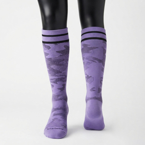 Chaussettes de compression de qualité supérieure Blackhardson, 200 GSM, tissu tricoté respirant, motif violet et noir, logo personnalisé - Product Image 1